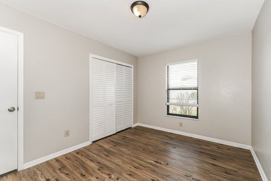 Building Photo - 2123 SE 3rd St