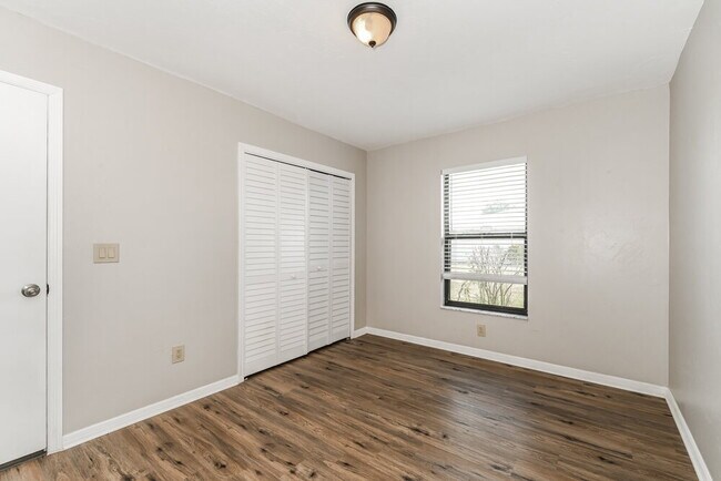 Building Photo - 2123 SE 3rd St