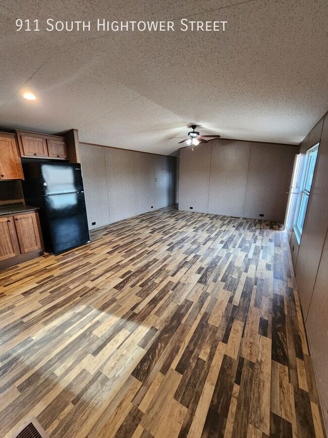 Building Photo - 911 S Hightower St