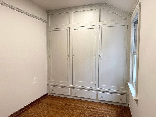 Building Photo - Capitol Hill Home