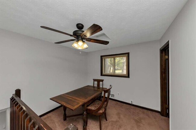 Building Photo - 3215 Redona Dr