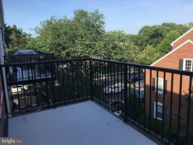 Building Photo - 3052 S Buchanan St