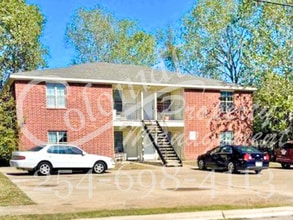 Building Photo - AVAILABLE NOW - (SECTION 8 ACCEPTED)