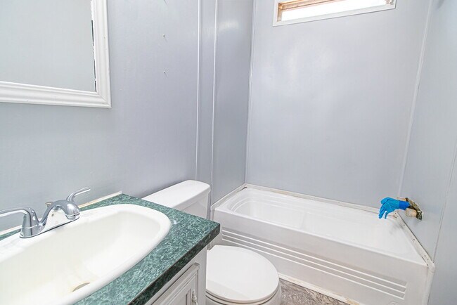 Building Photo - "Charming 2-Bed, 2-Bath Mobile Home Retrea...