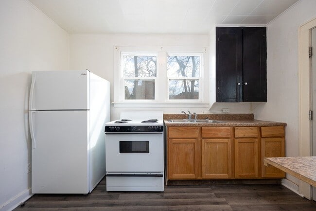 Building Photo - Trail St 223-225 W