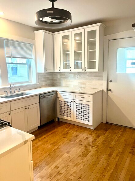 Building Photo - 1115 S Oak Park Ave