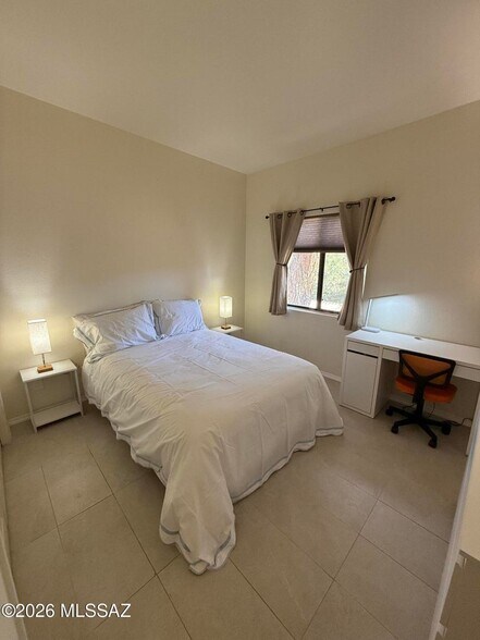 Building Photo - 5750 N Camino Esplendora