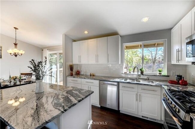 Building Photo - Edmonds Rental Home – Updated 3 Bedroom in...