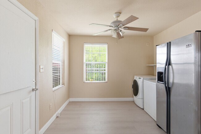 Building Photo - 2411 Leffingwell St