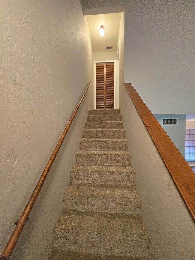 Building Photo - Rockwood Villas – 2BR/2BA Townhouse