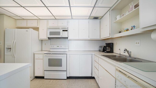 Building Photo - 3550 Galt Ocean Dr