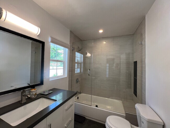 2th bath room - 21523 Dumetz Rd