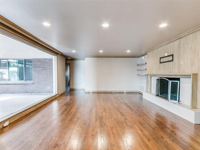Building Photo - 6505 Avondale Dr