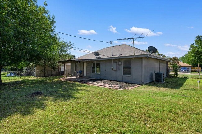 Building Photo - 4601 W Creek Cir