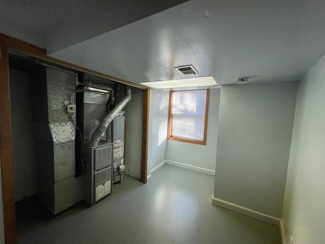 Building Photo - 525 E 47th St