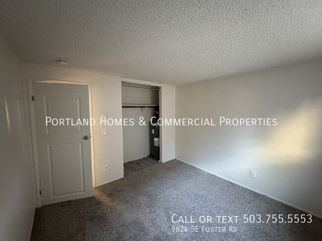 Building Photo - 9624 SE Foster Rd