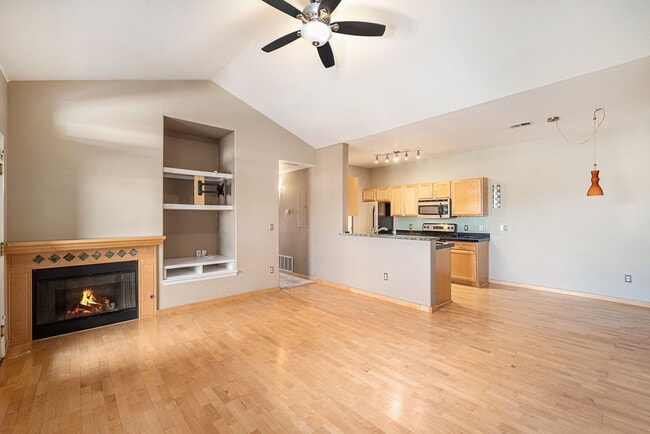 Building Photo - 3-Bedroom Condo Available Immediately