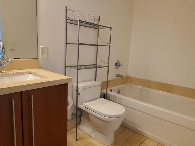 Building Photo - 1111 SW 1st Ave