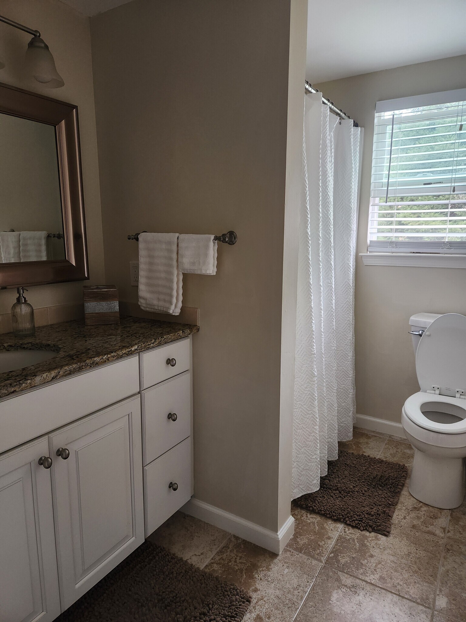 Bath - 690 Kodiak Ln