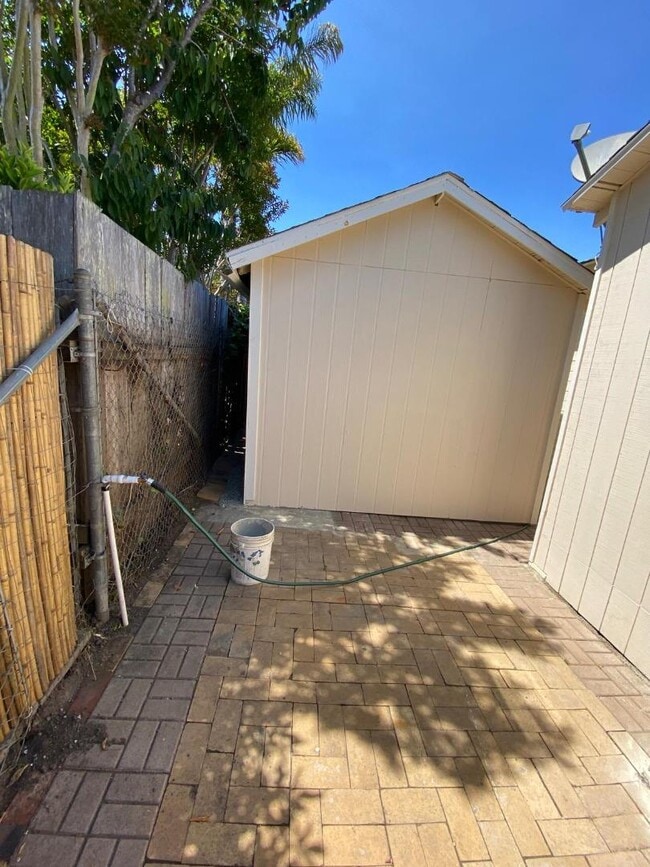 Building Photo - 3500 Portola Dr