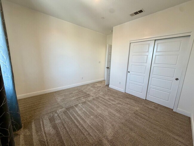 Building Photo - Spacious Next-Gen Lennar Home for Rent in the Clovis Unified School District