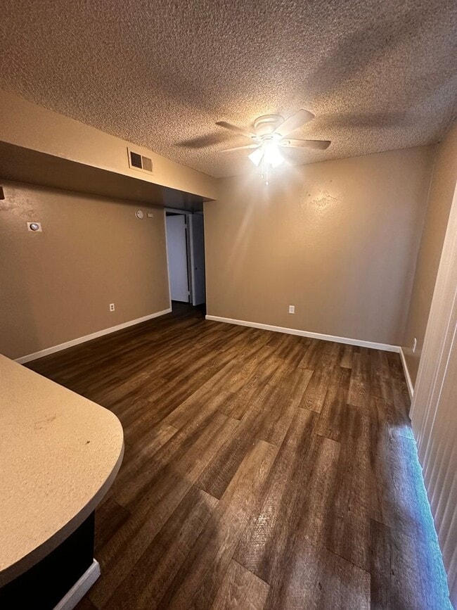 Building Photo - 5001 Belle Ter