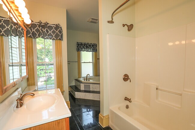 Building Photo - 61 Manchester St