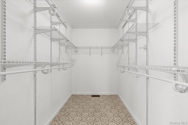 Building Photo - 44 Greenvale Cir