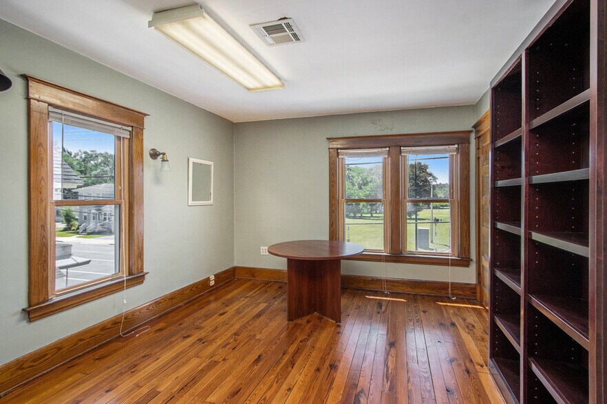 Office/Bedroom - 1403 S Burdick St