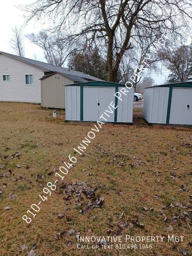 Building Photo - 3077 W Lake Rd