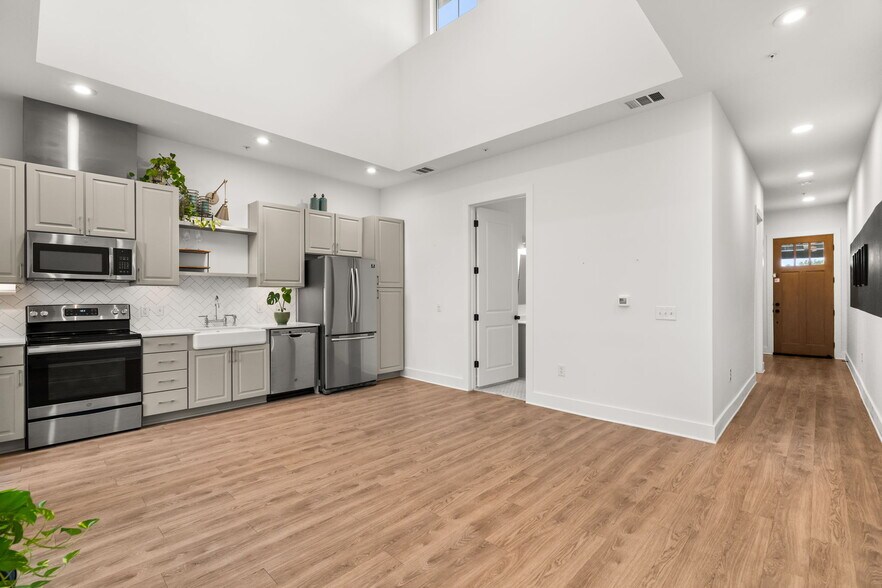 Building Photo - 4704 Sunset Trl