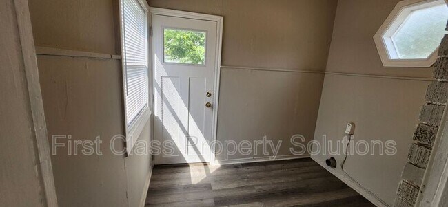 Building Photo - 407 E Rickenbacker Dr