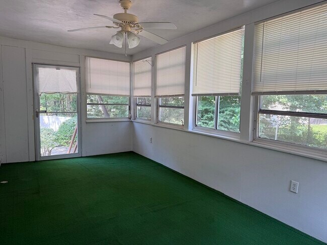 Building Photo - 9 Brookdale Cir