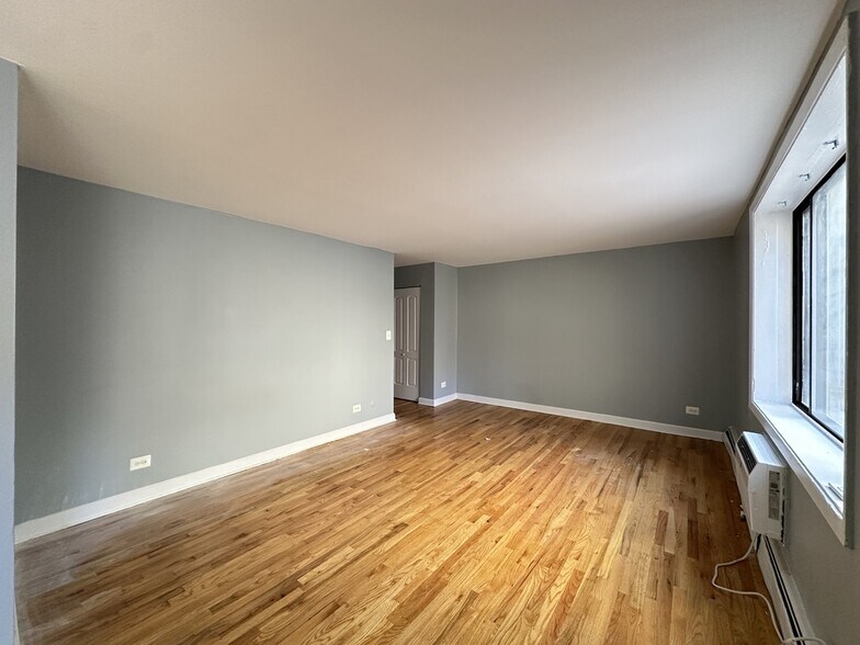 Building Photo - 1515 W Morse Ave