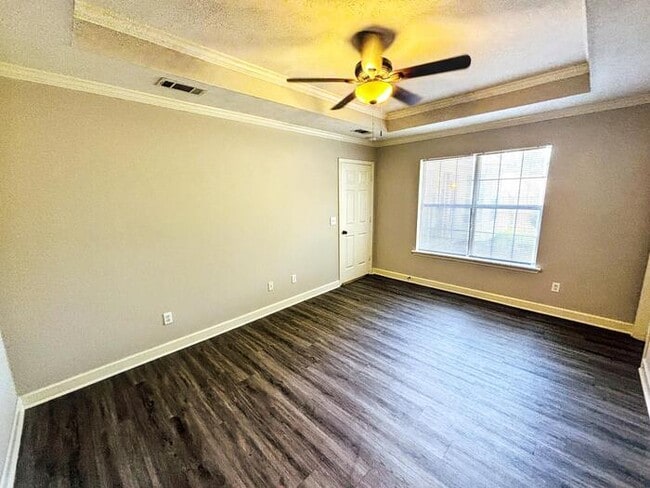 Building Photo - 217 Shadow Creek Dr
