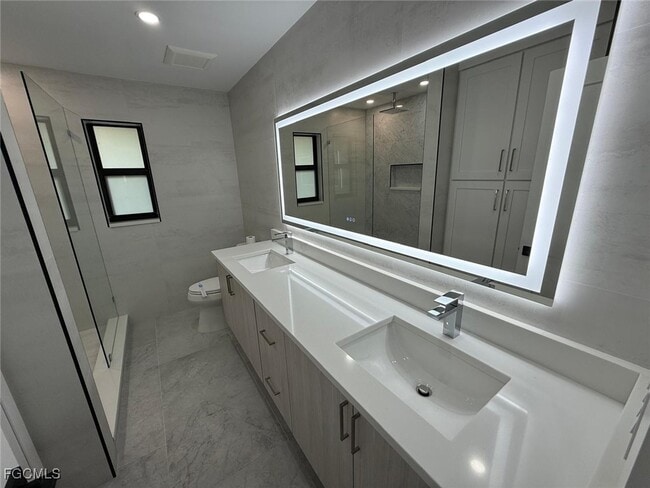 Building Photo - 3913 SE 11th Pl