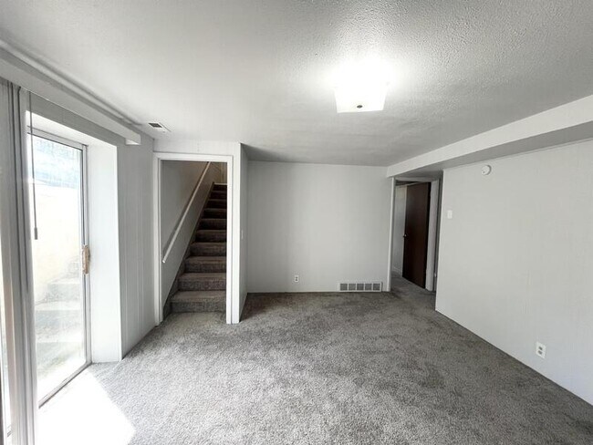 Building Photo - 1265 Crandall Ave S
