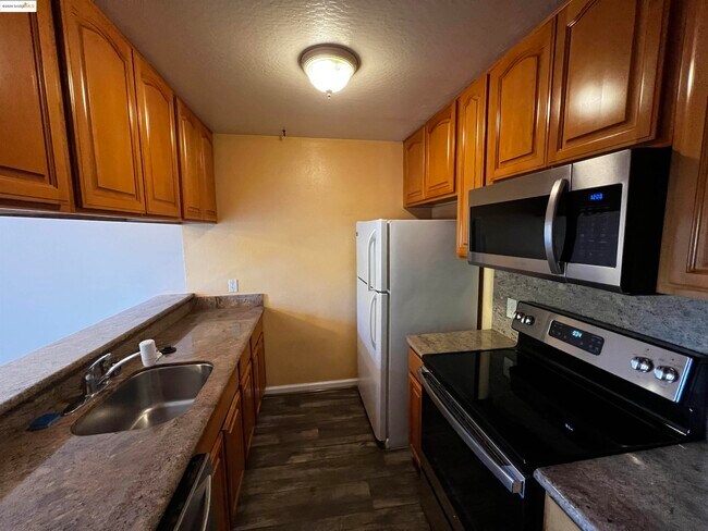 Building Photo - 1455 Latour Ln