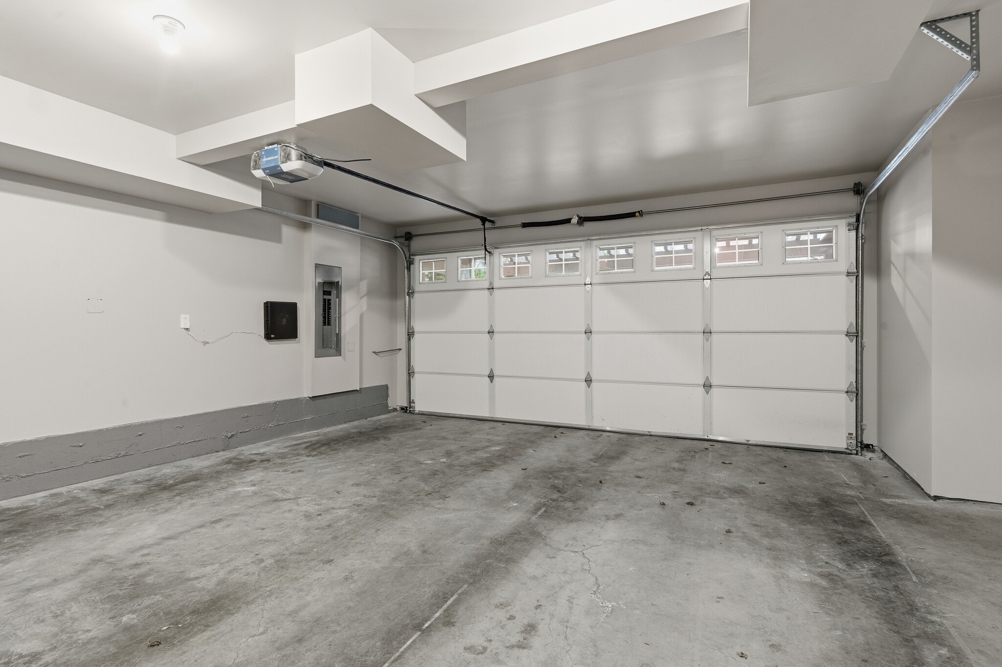 Building Photo - 12325 NE 86th Way