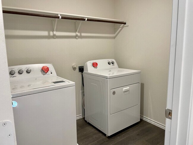 Building Photo - 4 Bed 2.5 Bath House For Lease in Sherman,...