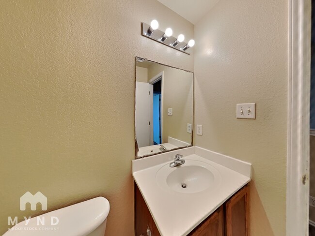 Building Photo - 2707 Cedar Sound