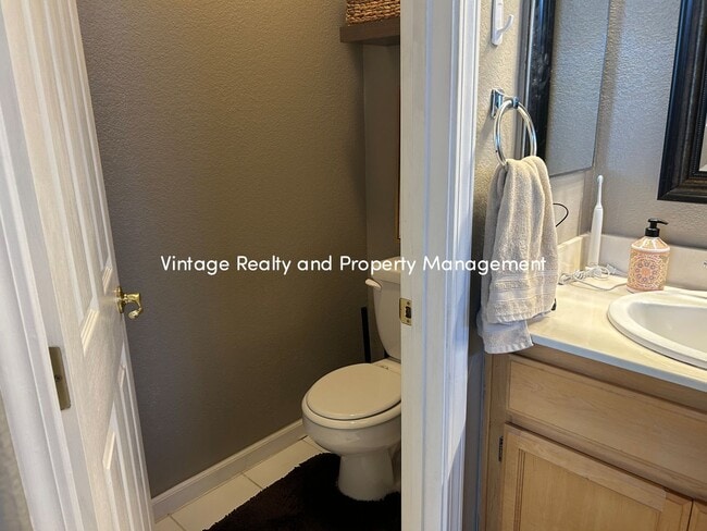 Building Photo - Charming Single-Story 3 Bedroom Home In South Natomas!!!