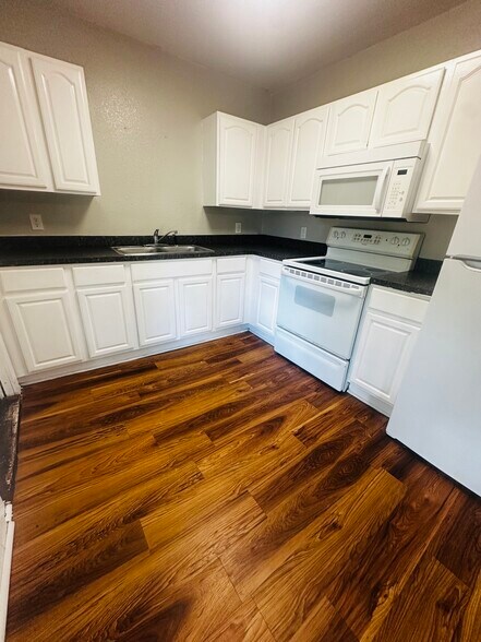 Kitchen - 803 White Avenue