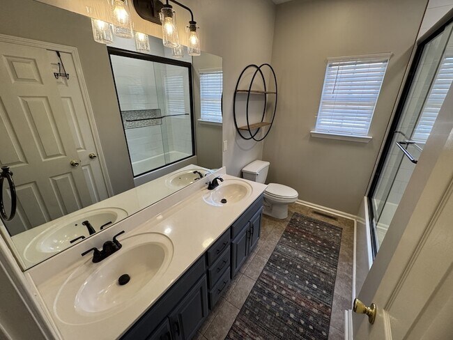 Building Photo - 307 Oak Meadow Ln