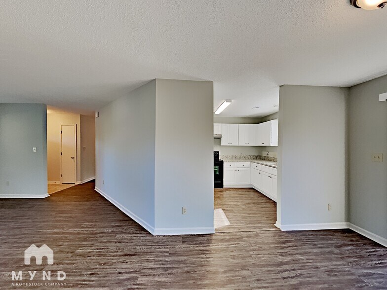 Building Photo - 5 Thensia Ct