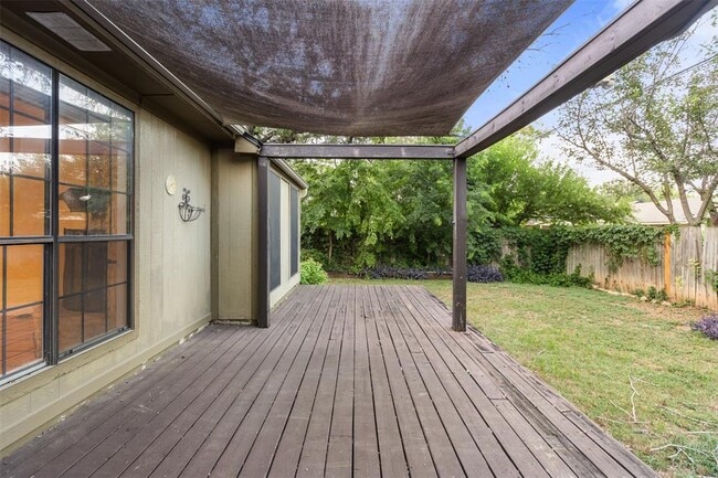 Building Photo - 6005 Sun Vista Dr