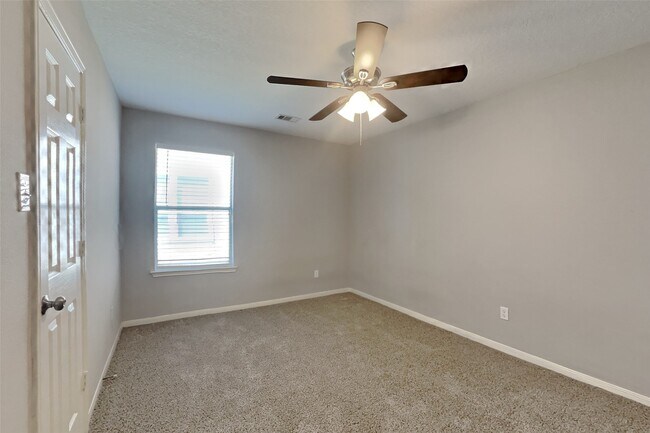 Building Photo - 20502 Upper Green St