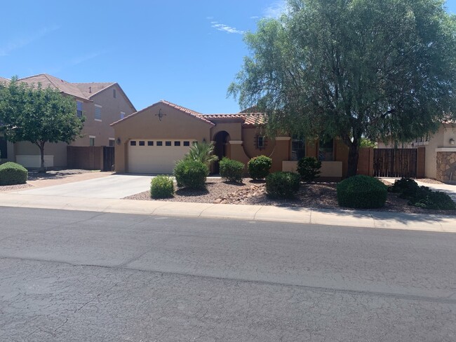 Building Photo - Beautiful Gilbert Home