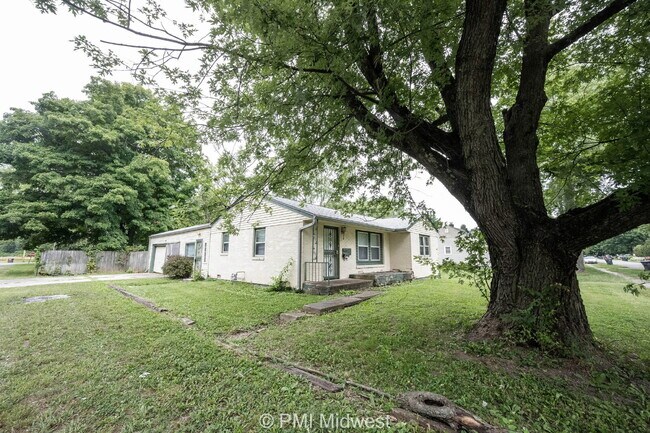 Building Photo - "Charming 3-Bedroom Home in Anderson, IN with Spacious 1136 Sq Ft Layout!"