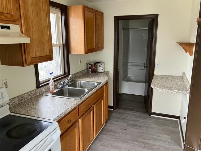 Building Photo - 37 Lawn St